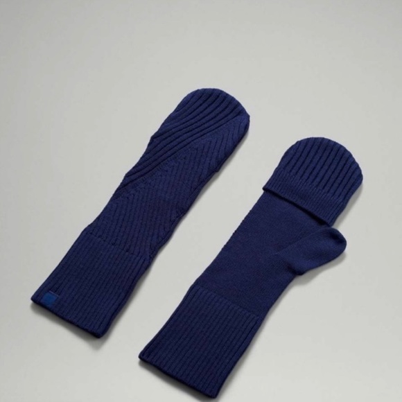 Lululemon Women’s Twist Knit Mittens Blue NWT XS/S - Picture 2 of 12